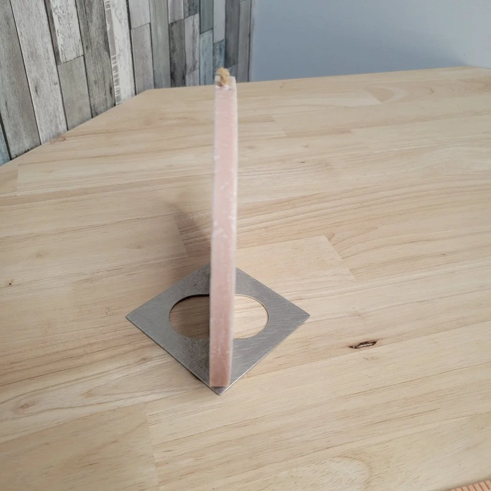 Klaner Geo Kerze Disc Candle with Aluminum Stand Pink Geometric Art Deco Austria